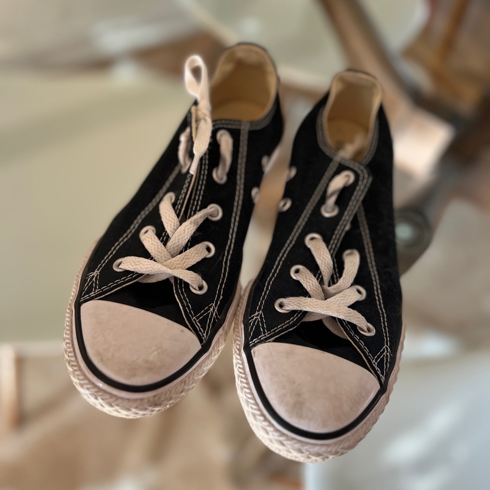 Boys size 3 black converse.